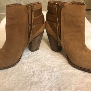 Gianni Bini booties